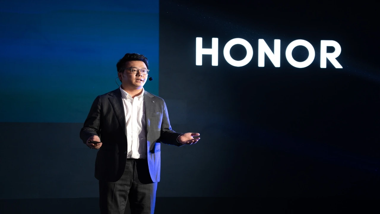 HONOR تكشف النقاب عن هاتف Magic V6 خلال حدث مميز في الرياض